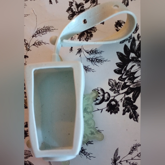 5 Used Hand Sanitizer Cases (3 are Bath & Body Works) - Picture 4 of 11
